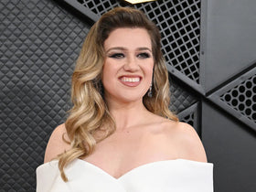 Kelly Clarkson at a public awards event