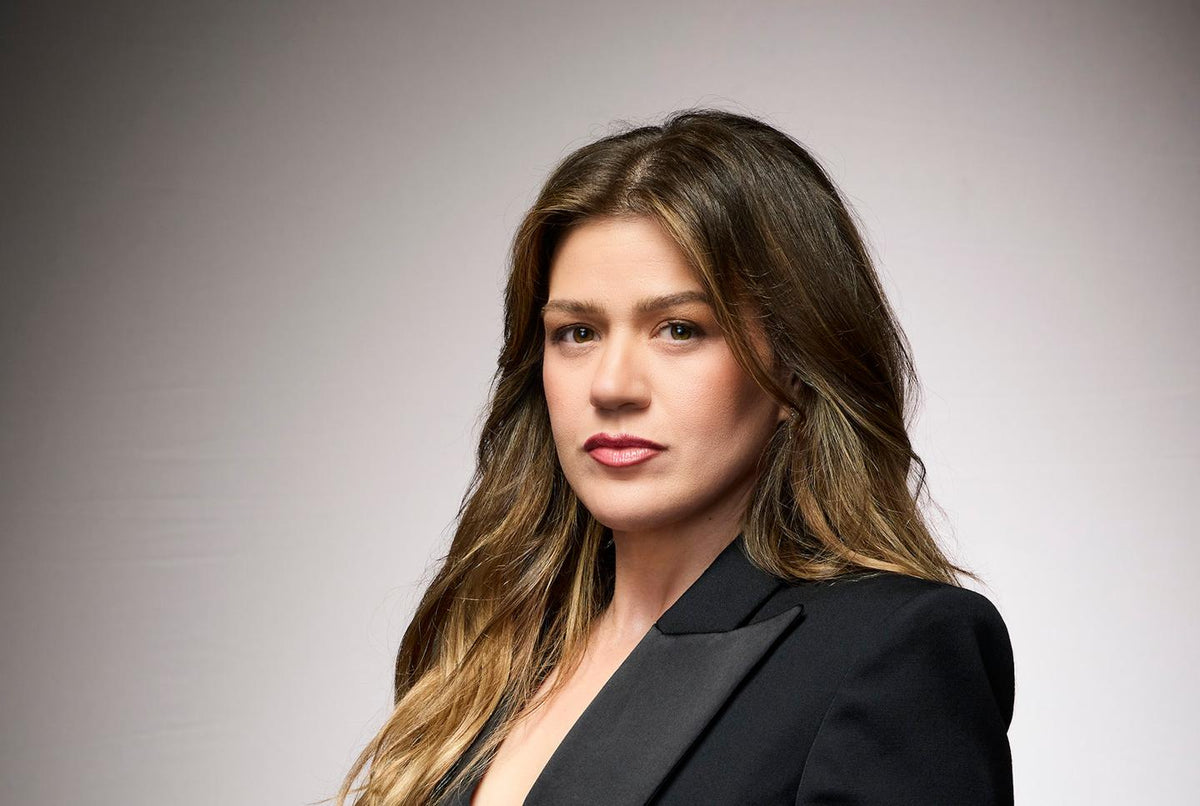 Kelly Clarkson portrait used for coverage of the Art of Play small-business dispute