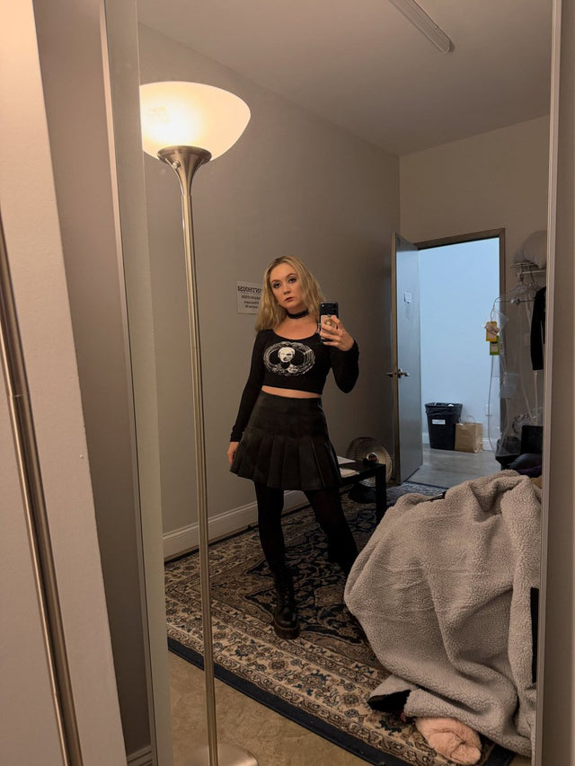 Billie Lourd Winter BTS 2