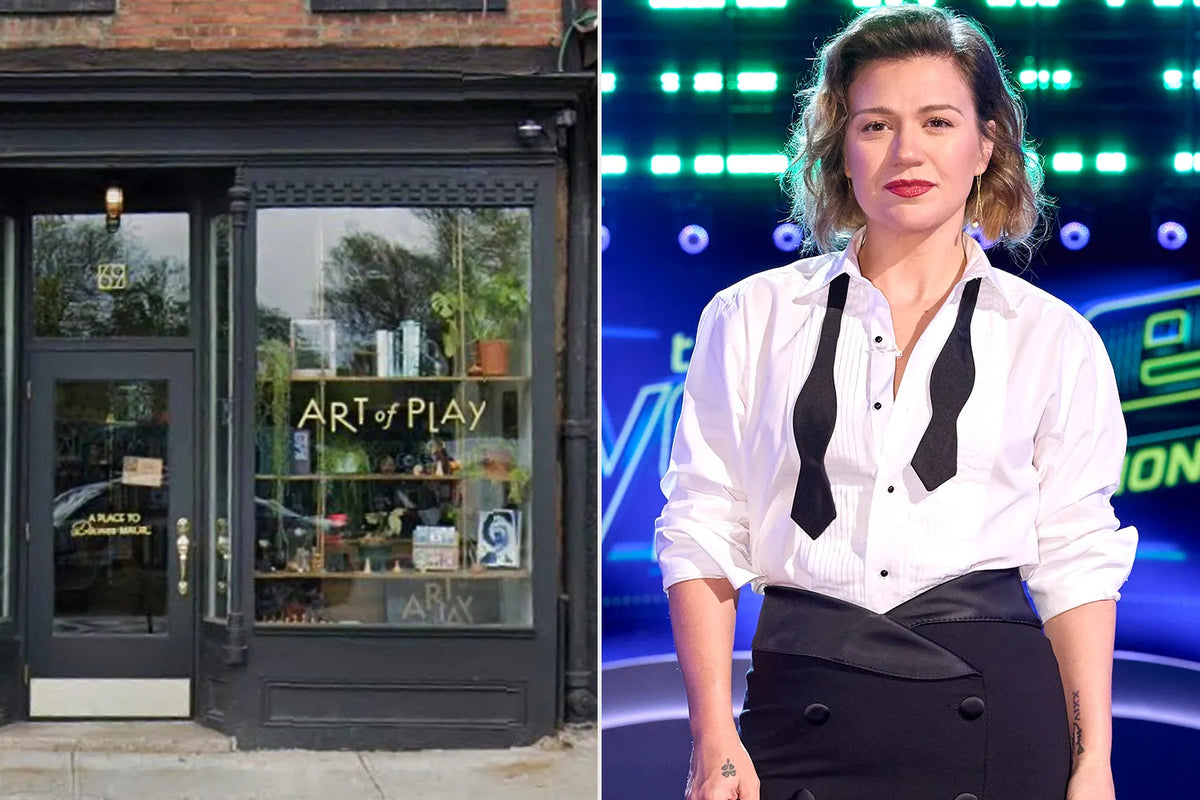 Kelly Clarkson and Art of Play in coverage of her Pretty Woman comparison